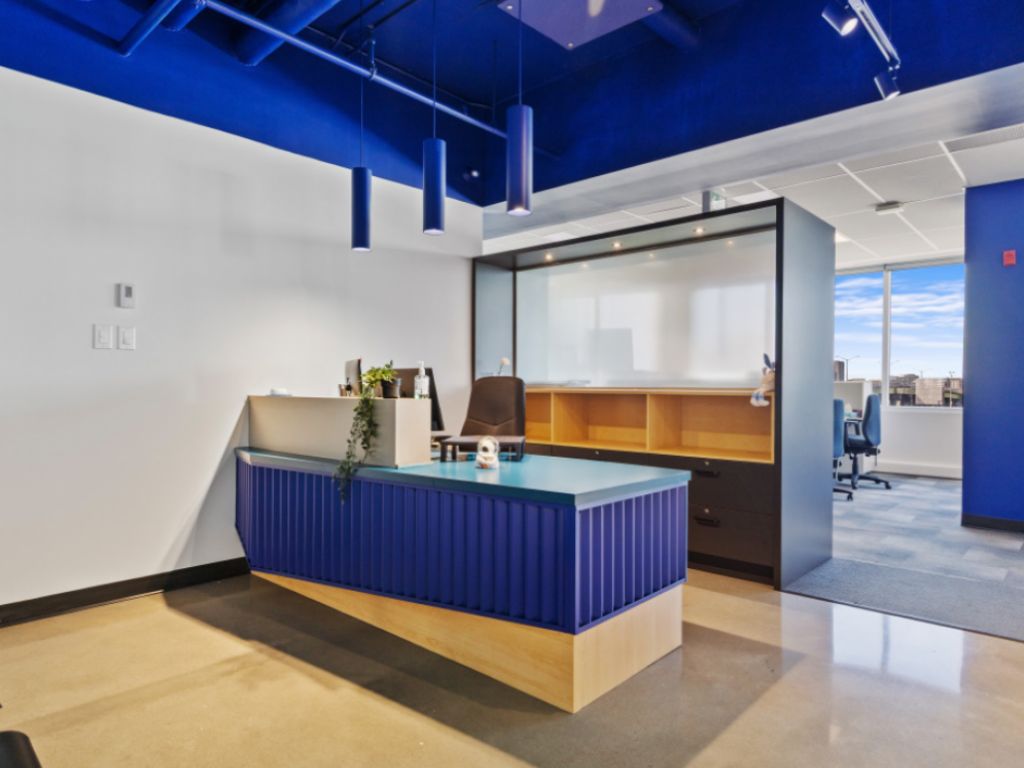 HIGH-END OFFICE FOR SUBLET