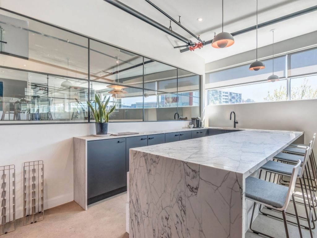 Espaces bureaux et industriels � louer-District Beaumont-6833 De L'�p�e