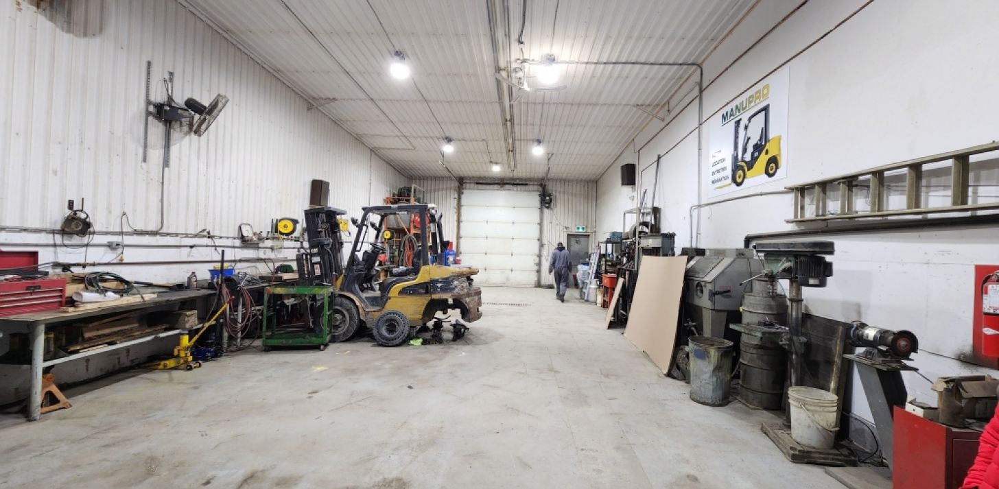 Industrial space 2500SF in Valleyfield - available avril 1st 2024 - For Rent