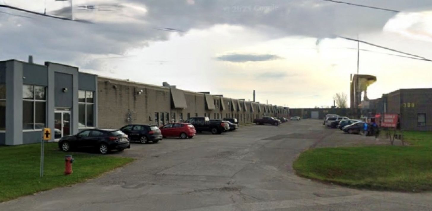 Entrepôt avec espace bureaux - For Rent
