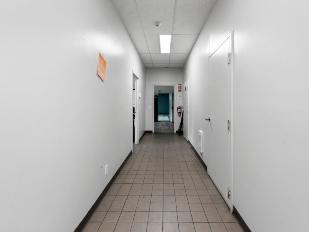 Espace industriel et commercial  louer  accessibilit et flexibilit au cur de la Montrgie