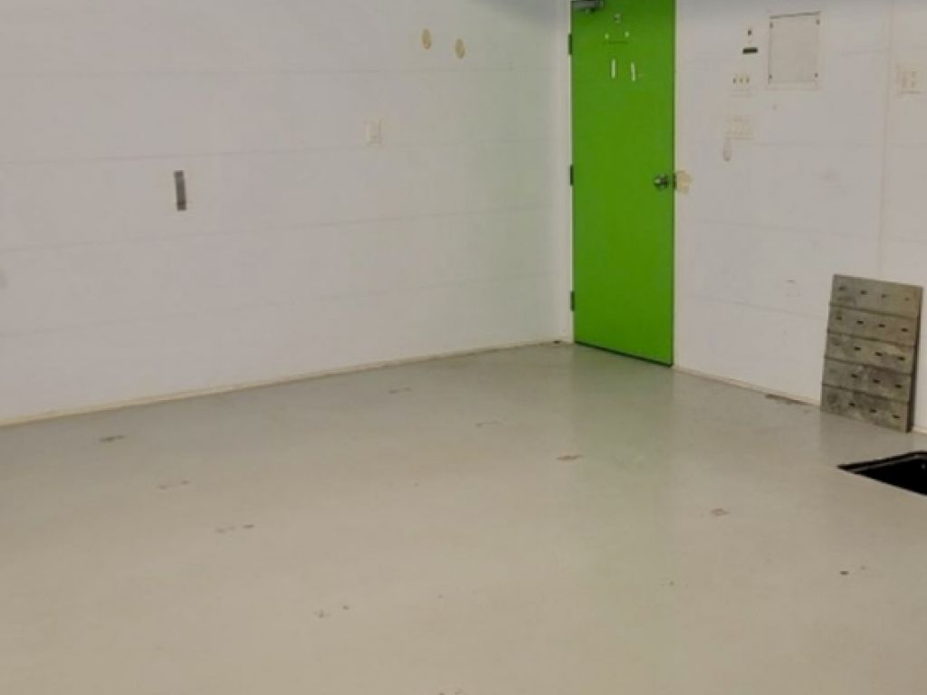 Industrial space 300 sq ft + Parking available
