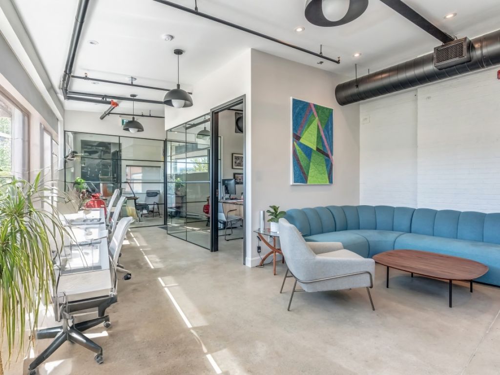 Espaces bureaux et industriels � louer-District Beaumont-6833 De L'�p�e