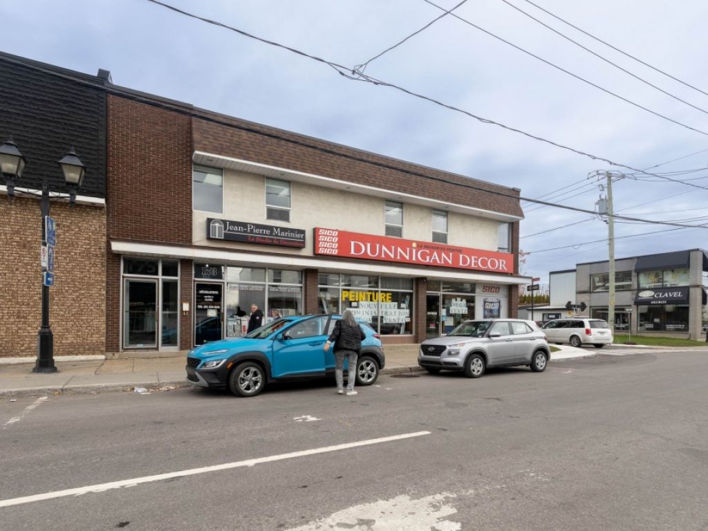 Btisse  vendre ou  louer + Bureaux au 2e tage Centre-ville St-Jrme