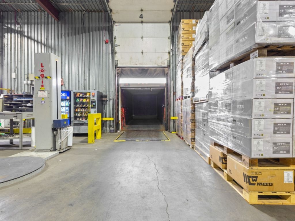 Espace industriel et commercial  louer  accessibilit et flexibilit au cur de la Montrgie