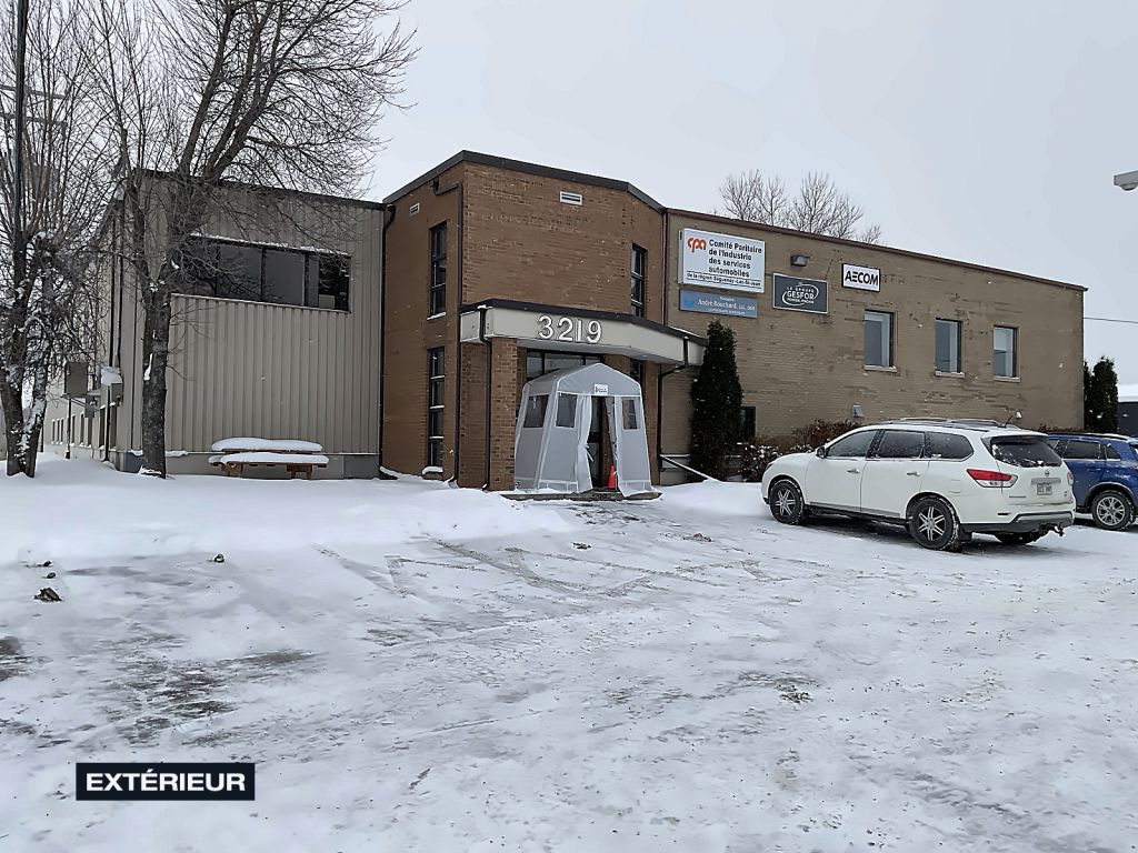 Industrial/Commercial space for lease - Jonquire - 400 to 10,500 ft2 