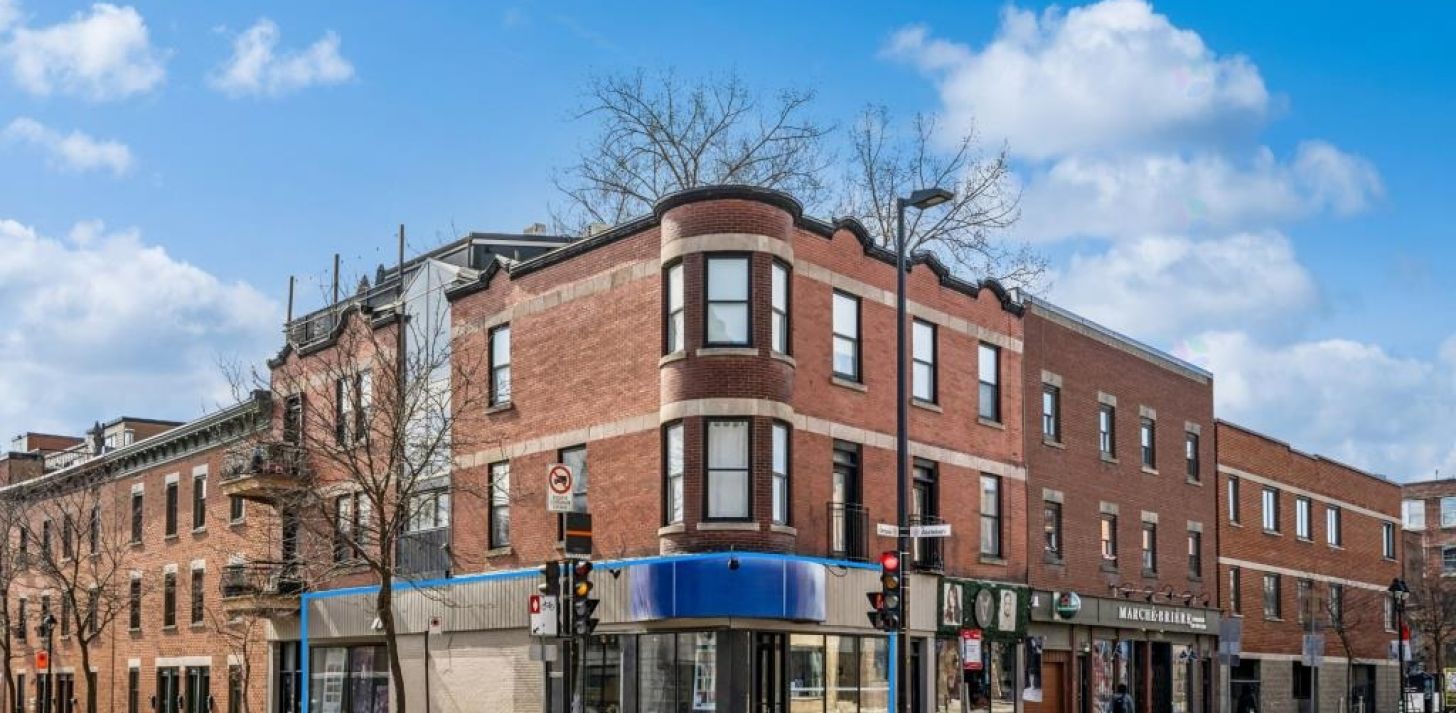 Local 2663 pc Visibilit&eacute; Exceptionnelle Ville-Marie Mtl - &Agrave; vendre