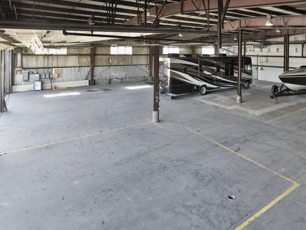 Commercial building FOR SALE