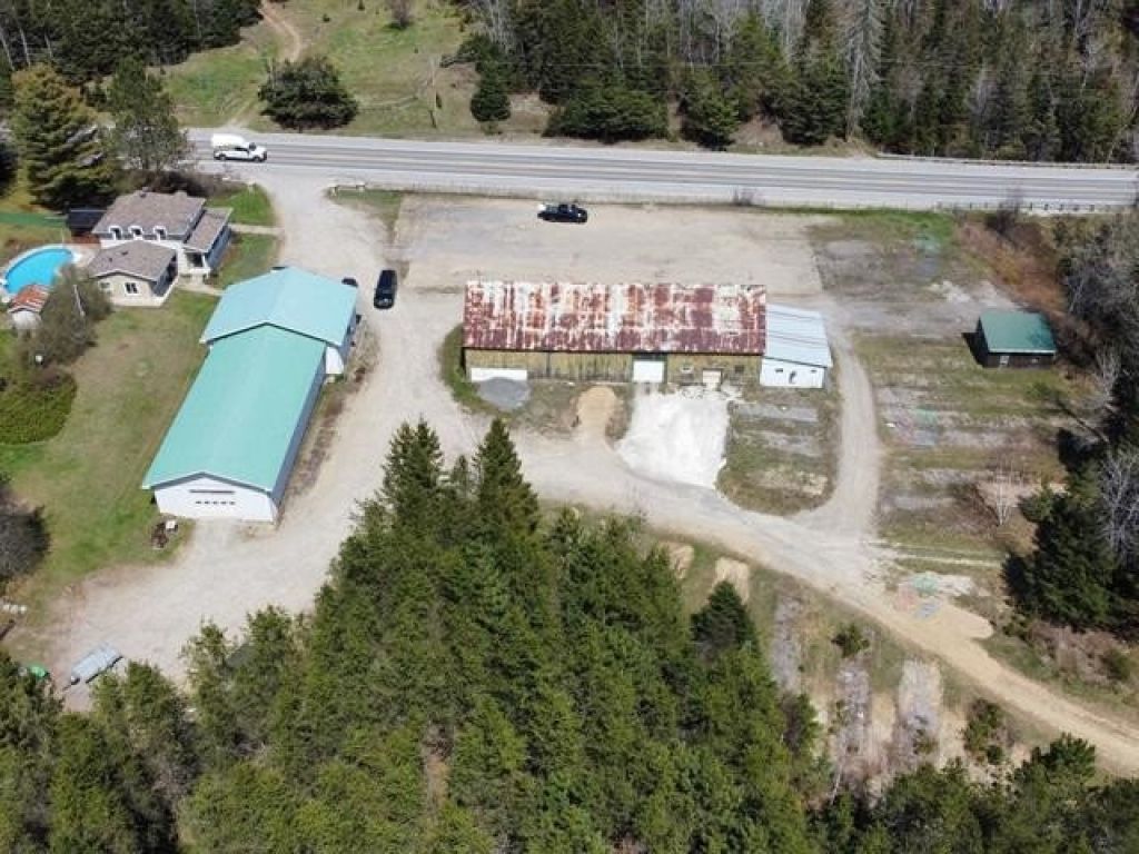 Maison, Entrept, Garage, Grange, Rivire-Rouge