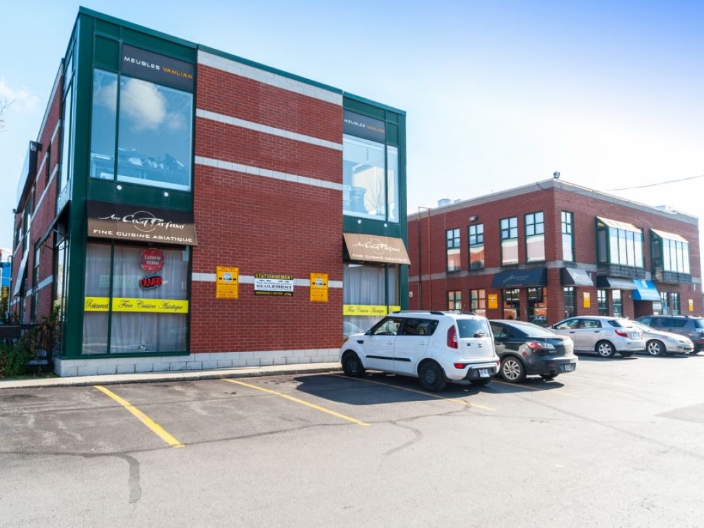 LOCAL COMMERCIAL � LOUER 1250 PIED CARR�S