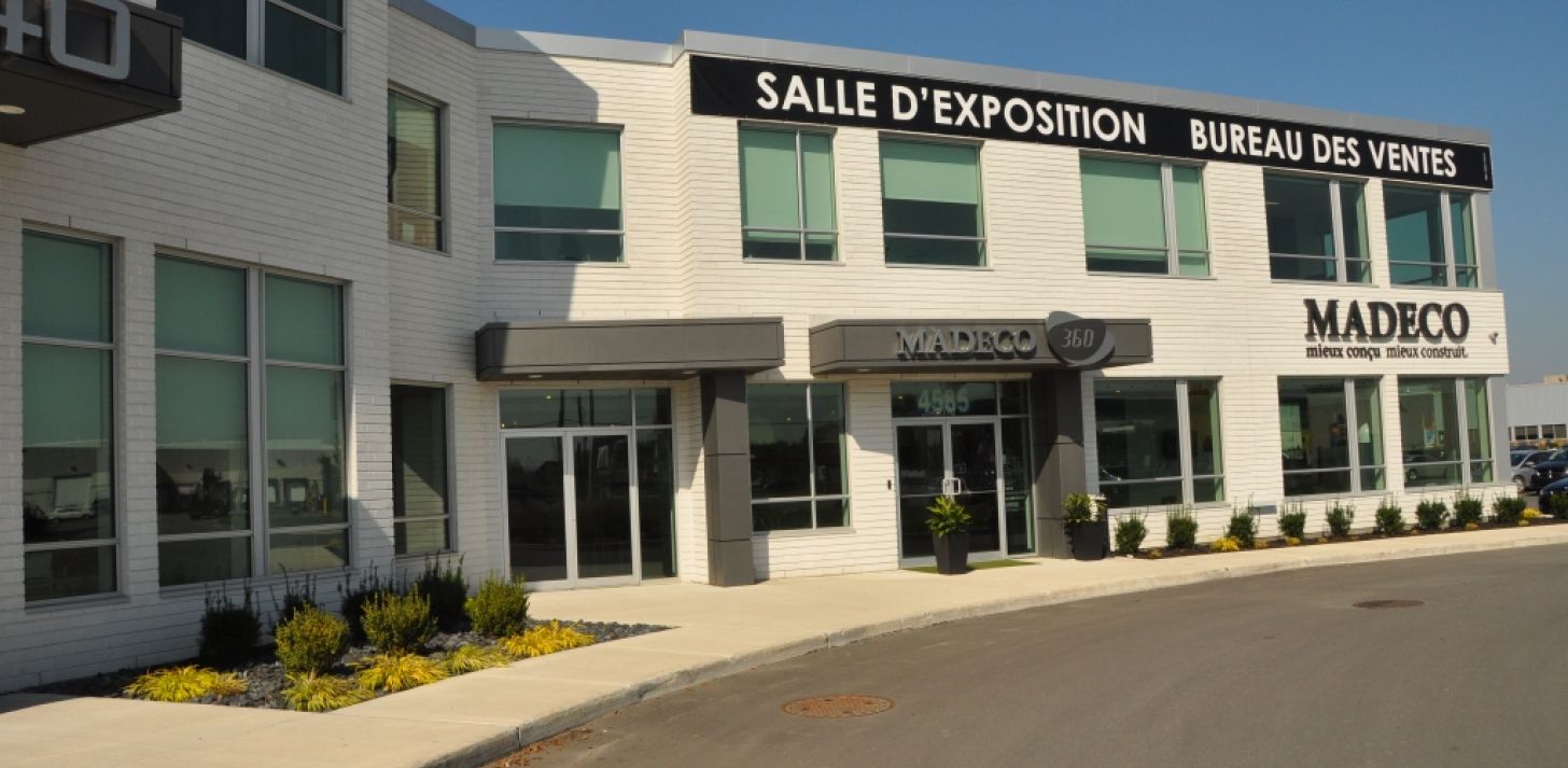 📍 Condo commercial à louer  1er étage  Laval, autoroute 440 Ouest - À louer