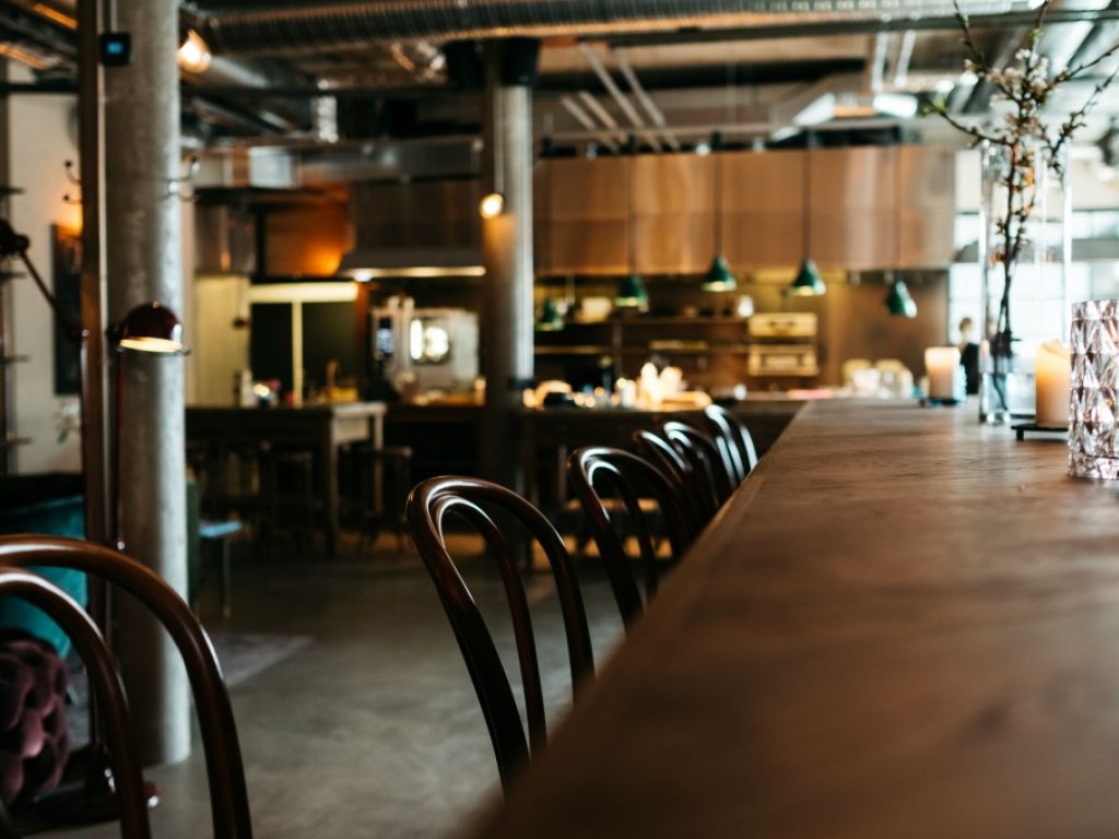 Laval -- Turnkey bistro with exceptional profitability