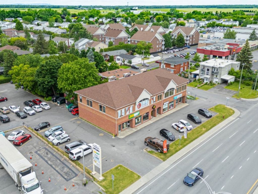 Commercial space 1000 sqft Sought after area in Chambly