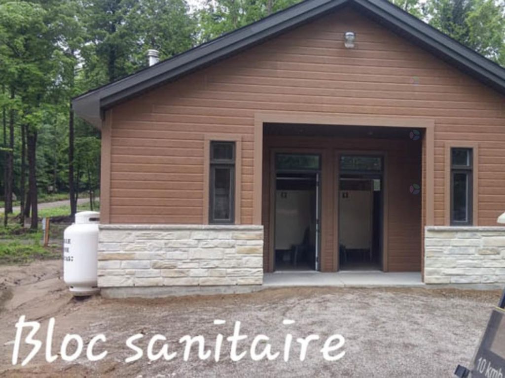 Camping 4 �toiles � vendre au coeur de Lanaudi�re