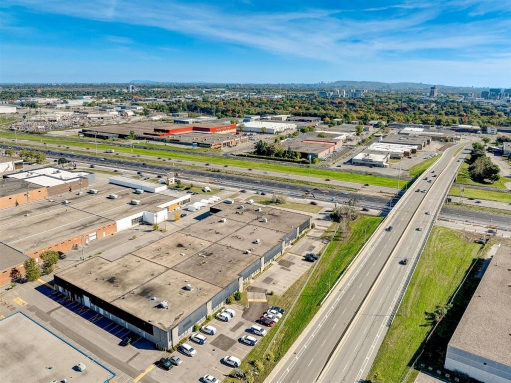 Industrial Space for Rent � 2801-2817 Boul. Le Corbusier, Laval