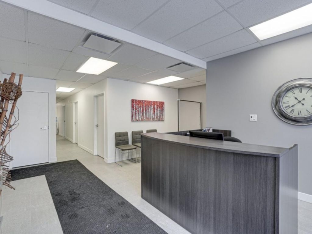 1,646 sqft space facing the CLSC Villeray EXCELLENT VISIBILITY!