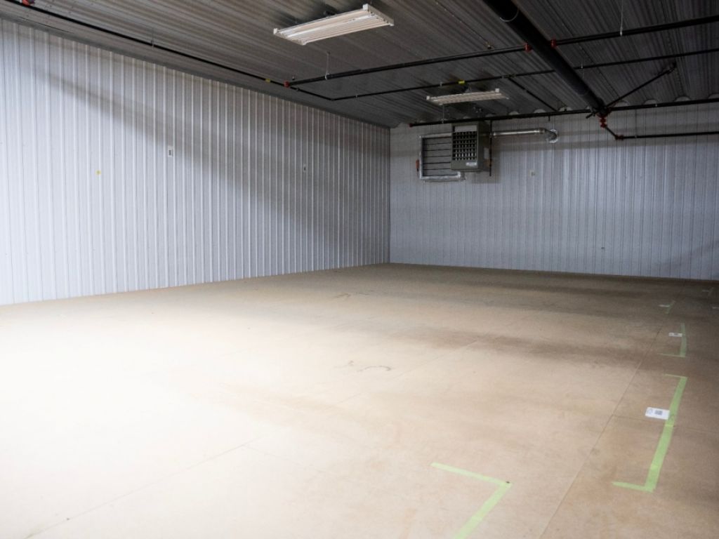 Office, showroom and warehouse