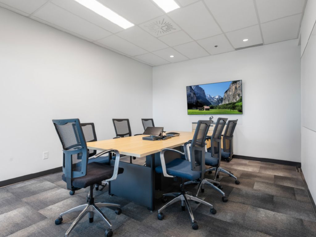 HIGH-END OFFICE FOR SUBLET