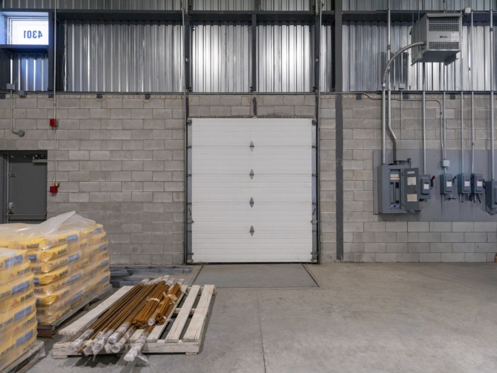 Local Industriel/Commercial � louer - Laval - 4280 pi2