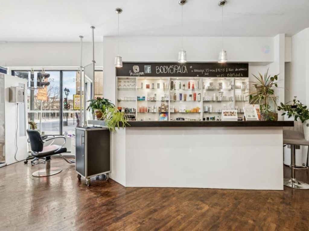 Local 2663 pc Visibilit� Exceptionnelle Ville-Marie Mtl