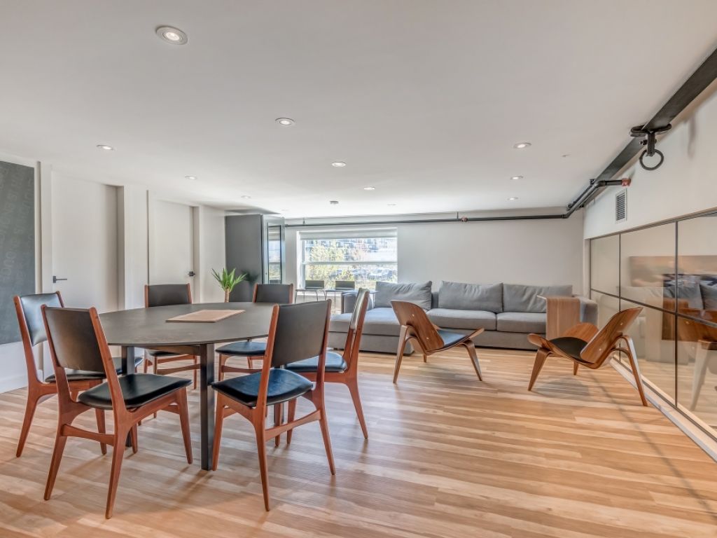 Espaces bureaux et industriels � louer-District Beaumont-6833 De L'�p�e