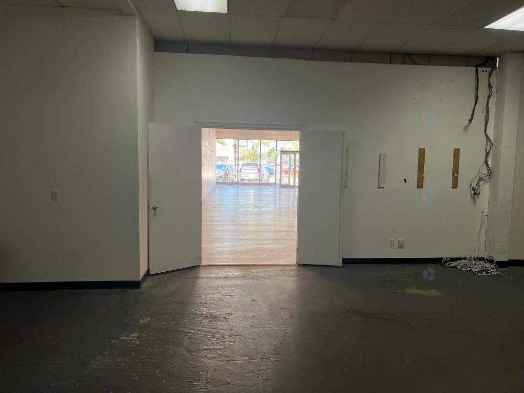 3400pc Emplacement de choix sur Jean-Talon Est  St-Leonard