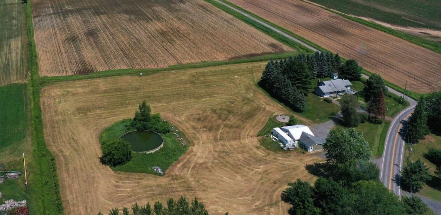 Fermette clé en main sur 23 arpents en zone agricole - À vendre