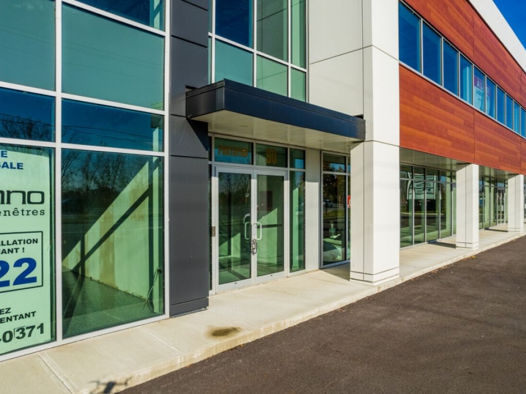 Local comm. et bureaux neufs 2000  6316 pc La Prairie