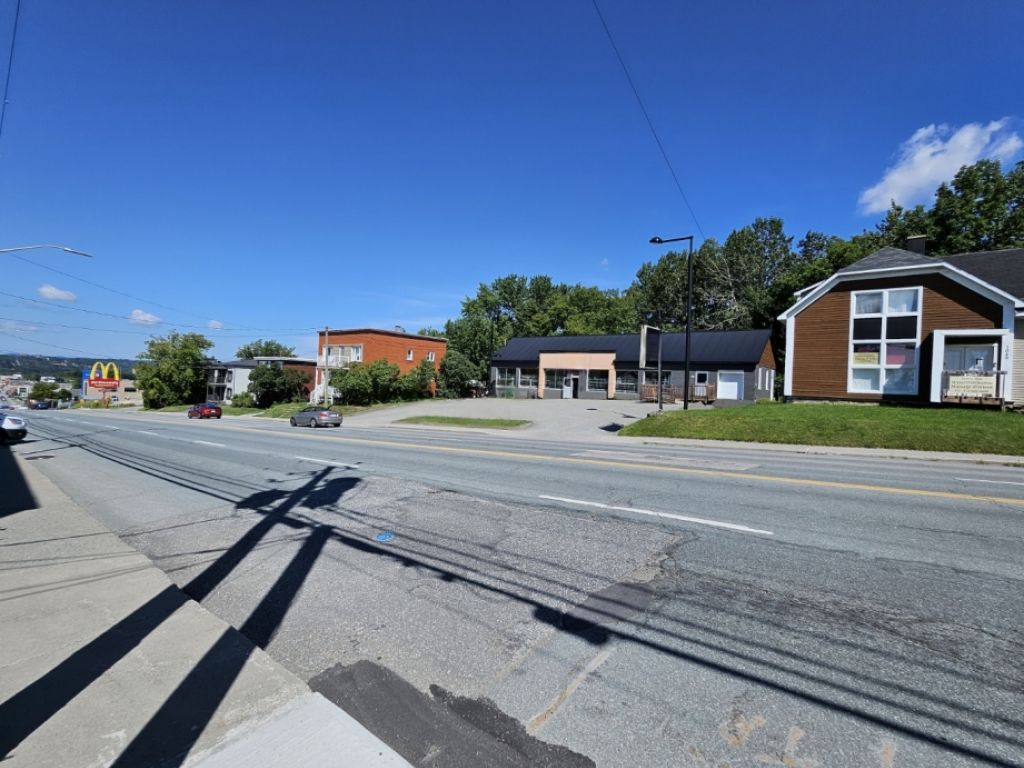 Commercial building well located directly on Rue King Est in Sherbrooke.