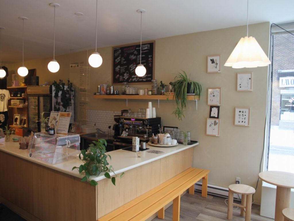 Charming Caf for sale Av. Mont-Royal Montreal
