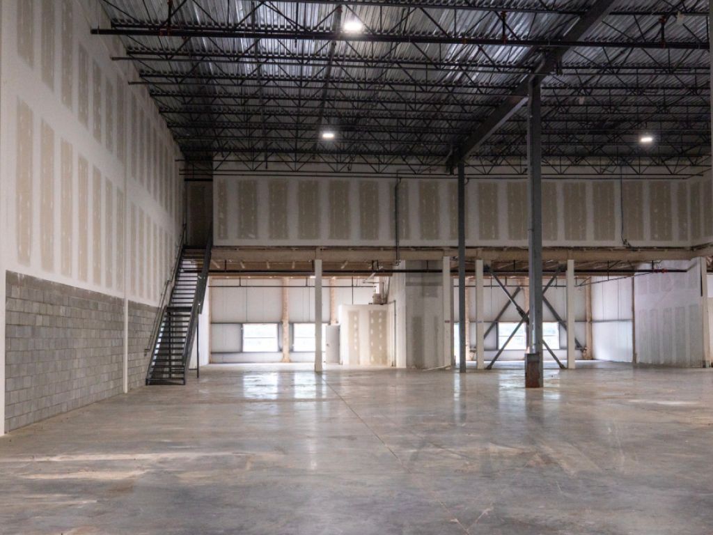 Industrial Space for Rent of 22 560 sq. ft. | | Laval