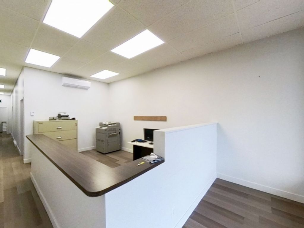 LOCAL COMMERCIAL OU DE BUREAU - HALTE CHARLESBOURG