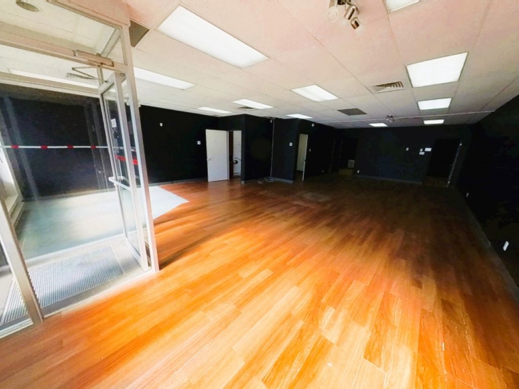 Local commercial moderne  Lvis
