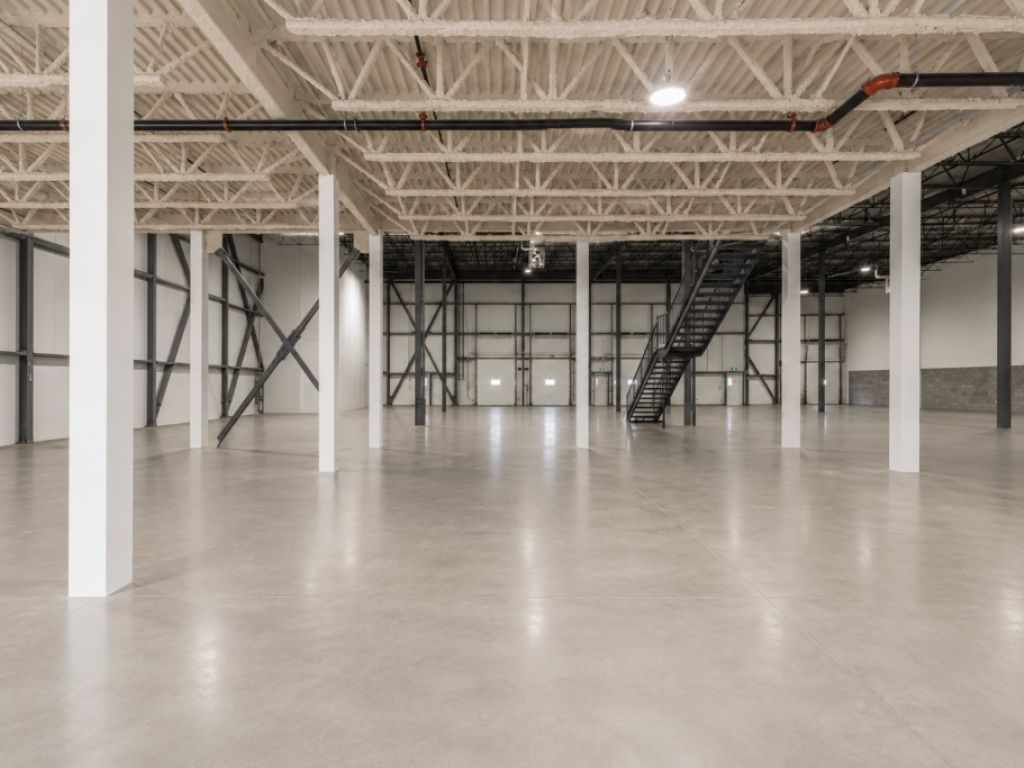 Local industriel � louer de 22 560 PI� | Laval
