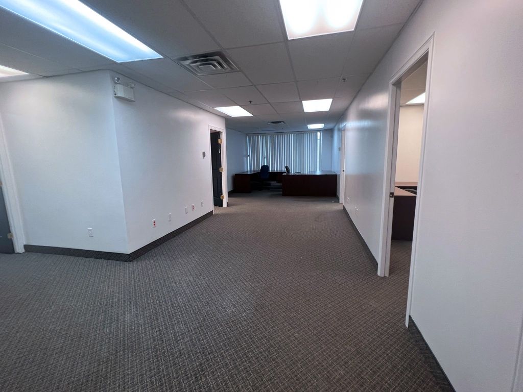 Offices for rent 2,000 to 3,000 sqft 2nd floor Brossard