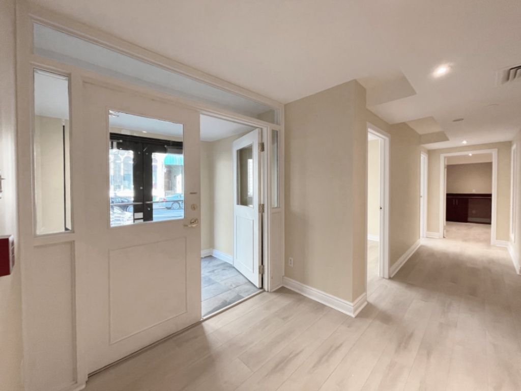 Prime location in the heart of Old Montr�al