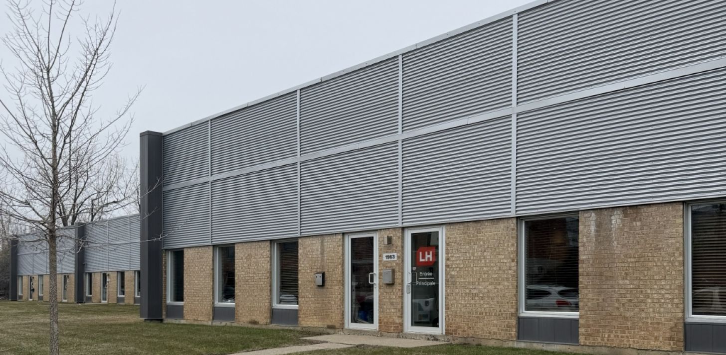 Espace industriel bien situ&eacute; avec 7 quais de chargement  - &Agrave; louer