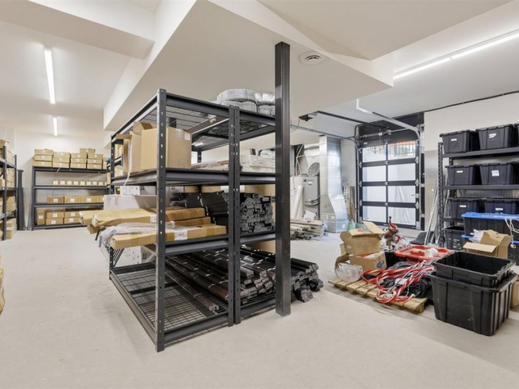 B�tisse commerciale/Bureau � vendre