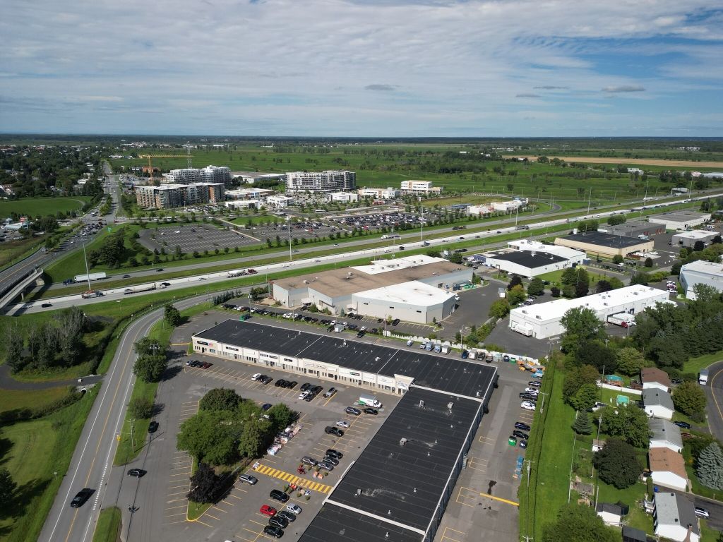 Local 4 000 pi� bureaux + entrep�t � louer, Place Nobel, Sainte-Julie