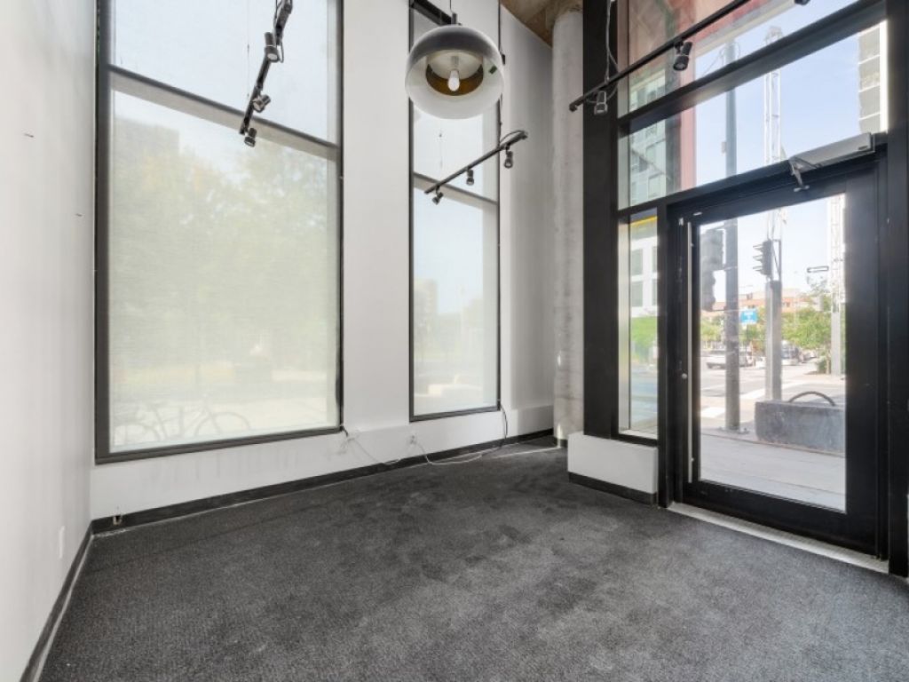 Corner retail space for rent in Quartier des spectacles
