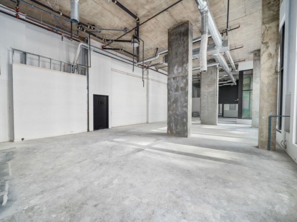 Corner retail space for rent in Quartier des spectacles
