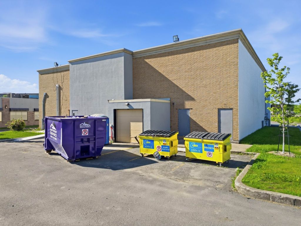 Commercial space 2,031 to 4,110 sqft in Boucherville