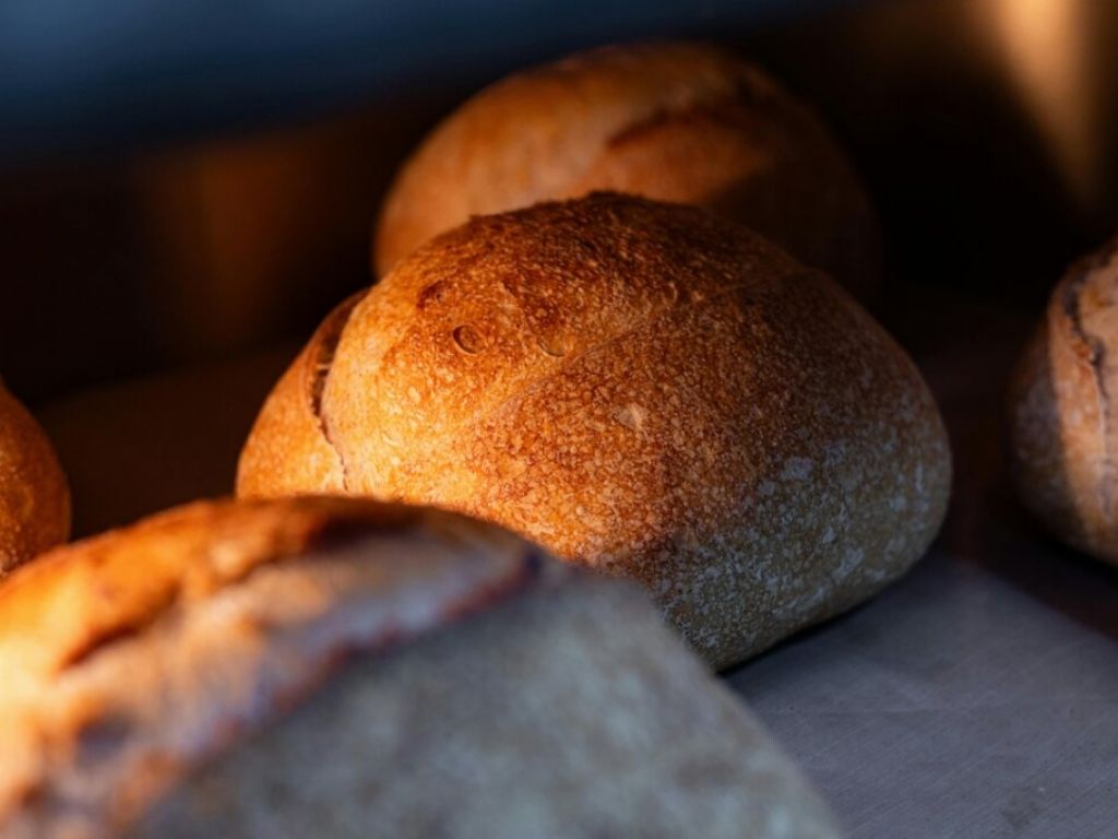 Boulangerie italienne avec immeuble  Montral