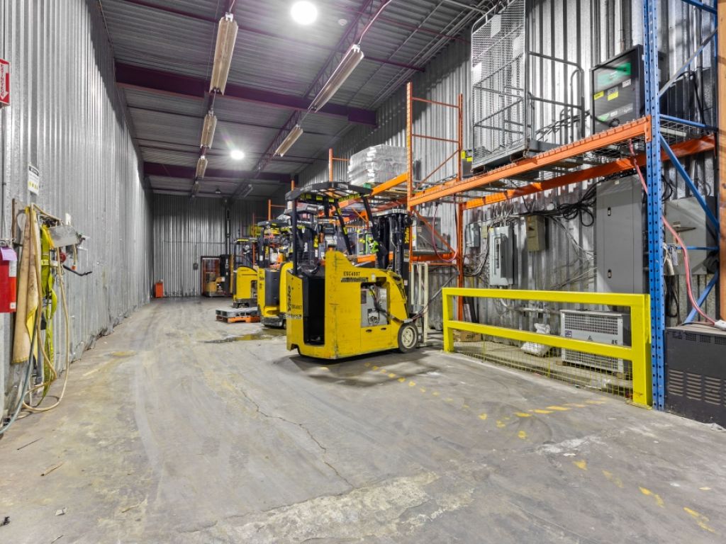 Espace industriel et commercial  louer  accessibilit et flexibilit au cur de la Montrgie