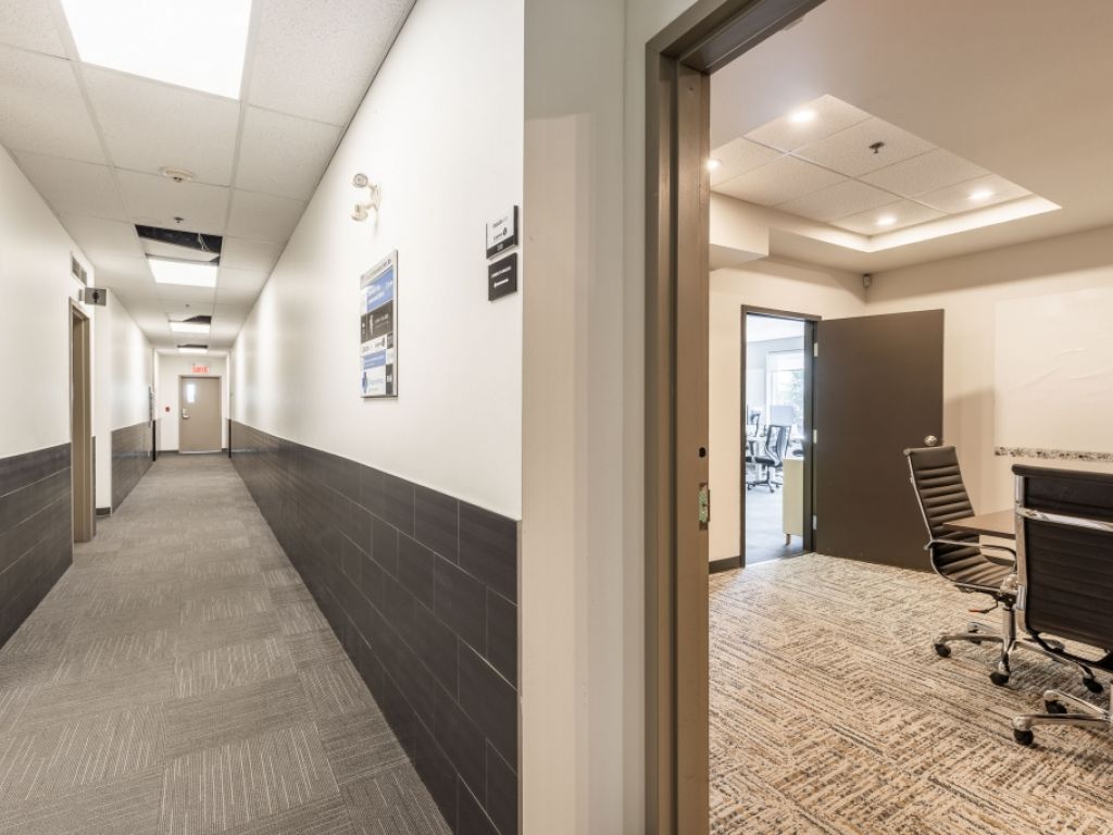 Professional and very bright office