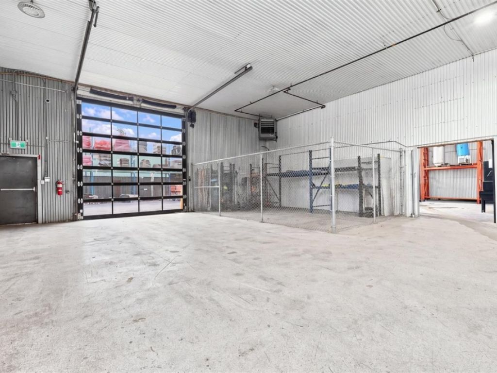 Industrial building for sale