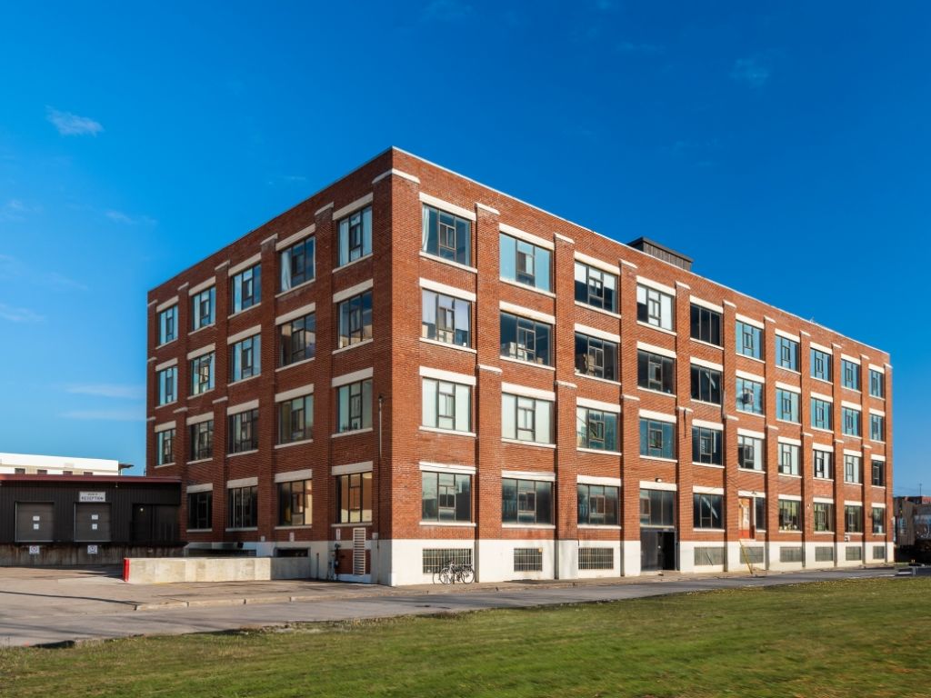 Espaces bureaux et industriels � louer-District Beaumont-6833 De L'�p�e