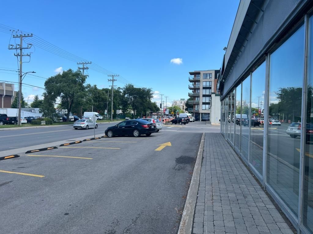 3400pc Emplacement de choix sur Jean-Talon Est  St-Leonard