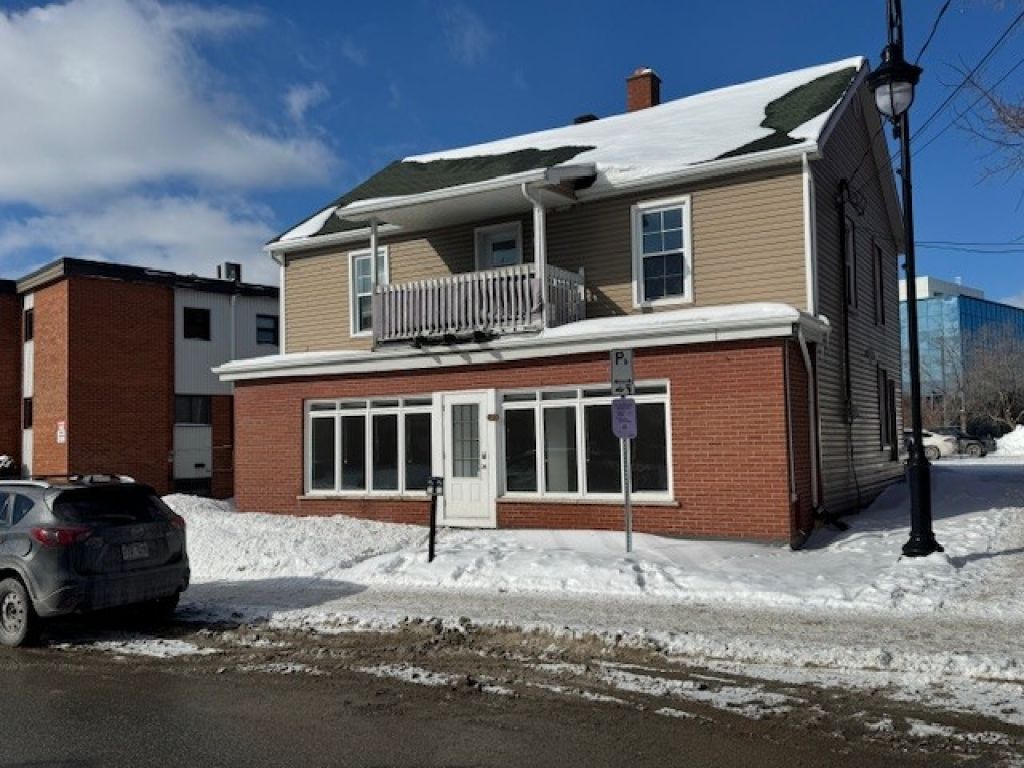 Superbe place d'affaires - Local de 550 pc