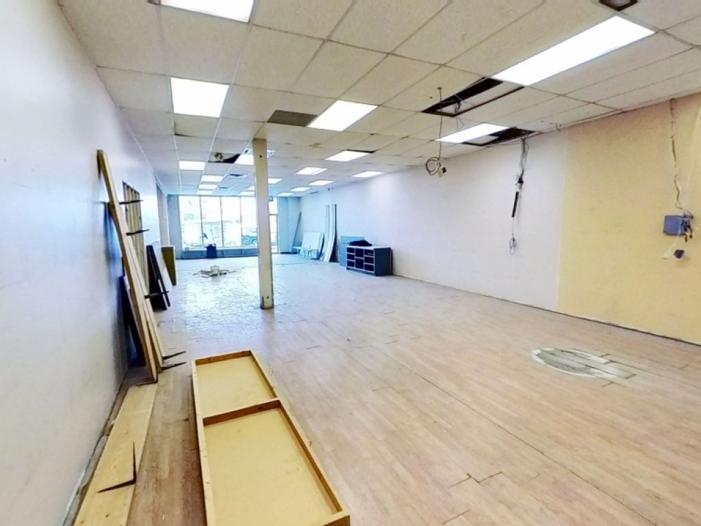 LOCAL COMMERCIALE 1700PC - RUE SEIGNEURIALE BEAUPORT